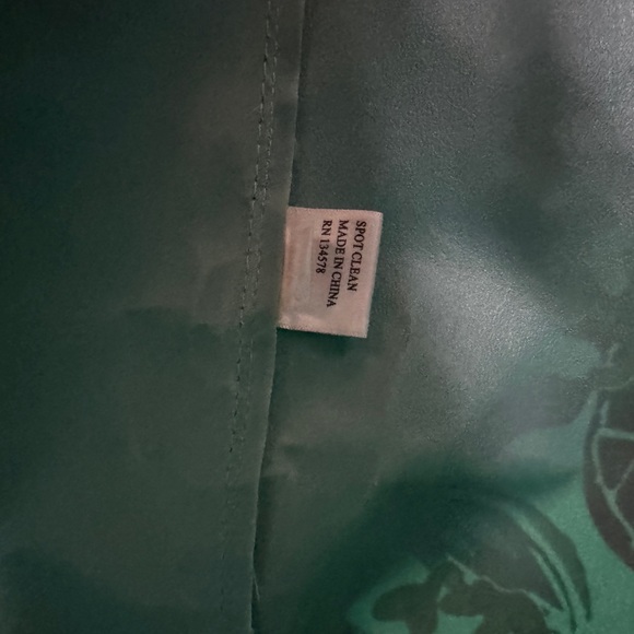 NWT Vineyard Vines Sea Turtle Tote with Pink Accents - Picture 5 of 7